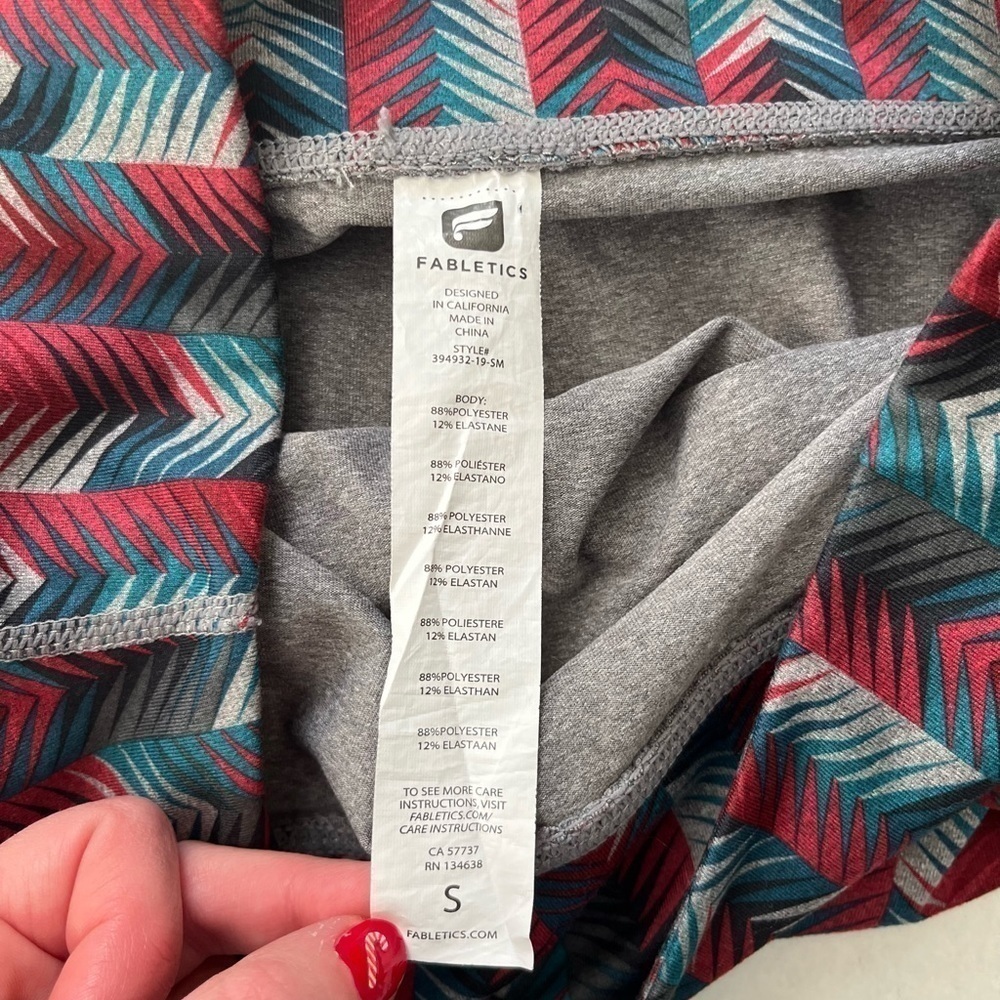 Fabletics Chevron Capris Small - Picture 3 of 7